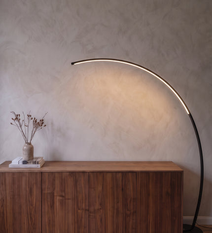 Arco Stehleuchte | Bogenform, Dimmbar im Wohnzimmer (1)