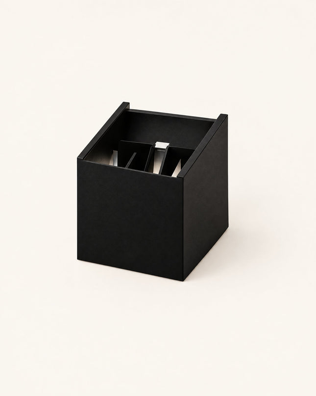 Kubo Wandleuchte aus schwarzem Aluminium, Produktansicht