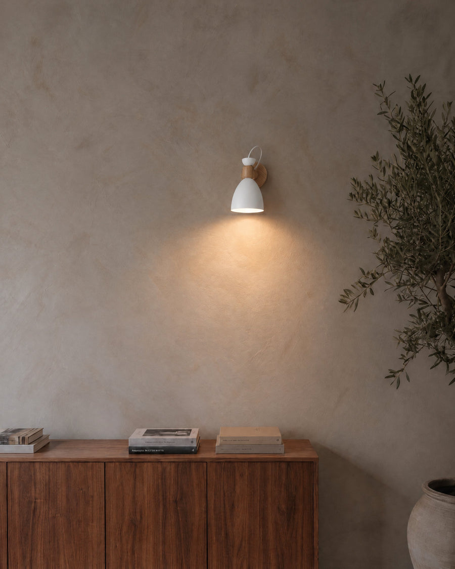Berlin wall lamp in white on a lime plaster wall