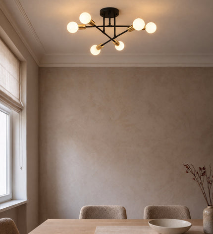 Florenz Lampe in Schwarz & Gold an der Decke über dem Esstisch
