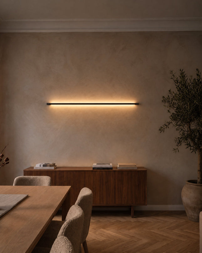 Orian Wandlampe über dem Sideboard im Esszimmer