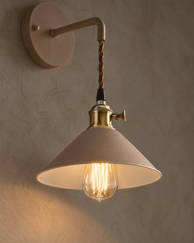Venedig Lampe, Detail der Fassung in Messingoptik mit Drehschalter