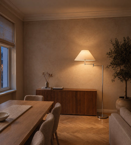 Cromo Stehleuchte im Esszimmer