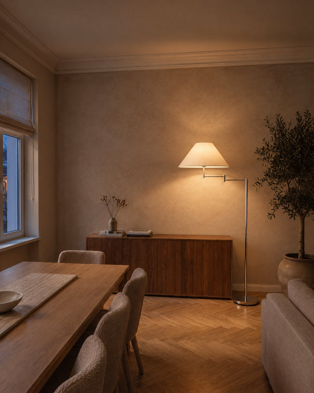 Cromo Stehleuchte im Esszimmer