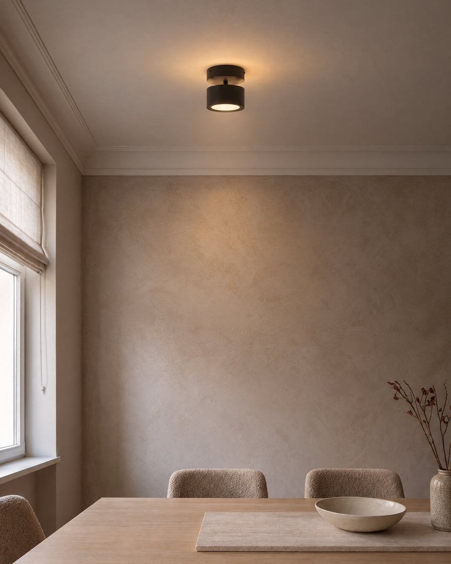 Nodo ceiling light in black on the ceiling above a dining table