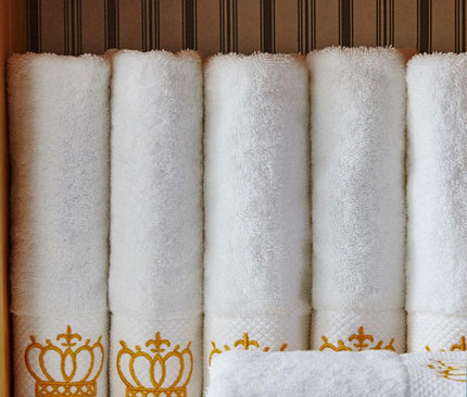 Kezaro Altamura hand towel featuring soft, absorbent 32x32cm fabric in neutral color for bathroom use.