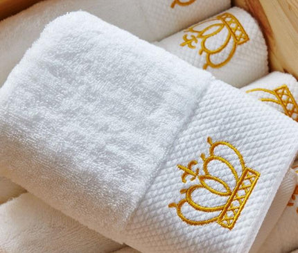 Kezaro Altamura hand towel, 32x32cm, soft and lightweight, with a textured fabric in a neutral color.