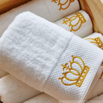 Kezaro Altamura hand towel, 32x32cm, soft and lightweight, with a textured fabric in a neutral color.