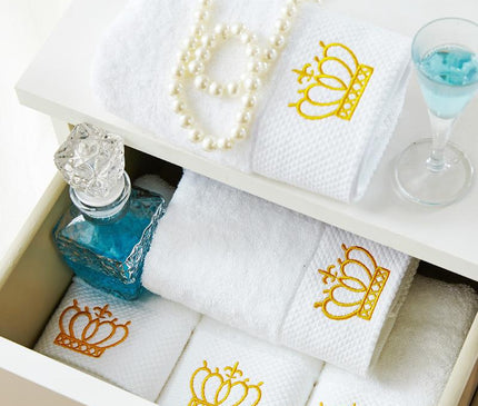 Kezaro Altamura handtuch, 32x32cm, 60g, soft absorbent towel with a simple design and light texture.