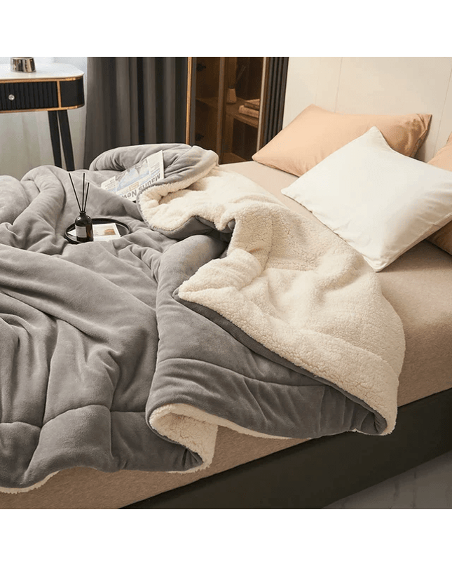 Kezaro Kora fleece blanket, soft and plush gray throw, 100x120 cm, cozy home accessory for warmth and comfort.