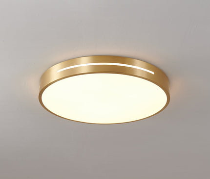 Kezaro Elios Deckenlampe aus Messing mit LED, runde Ausführung mit 30 cm Durchmesser und drei Farbtemperaturen.