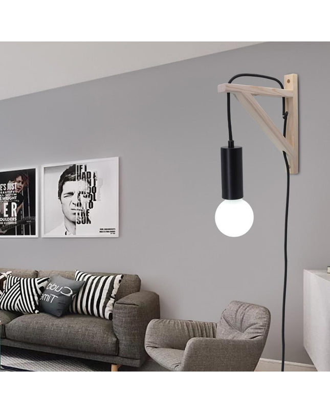 Kezao Pesaro wall lamp with modern design, featuring a sleek metallic finish and integrated light source for stylish indoor lighting.