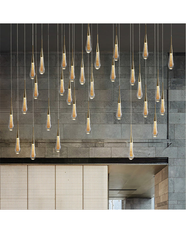 Kezaro Tropfen Kristalllichter in warm gold and white with sparkling crystal accents, hanging decor for elegant interior lighting.