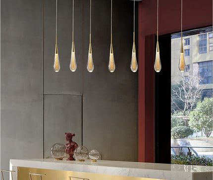 Kezaro Tropfen Kristalllichter in warm white gold with sparkling crystal accents hanging from a decorative string.