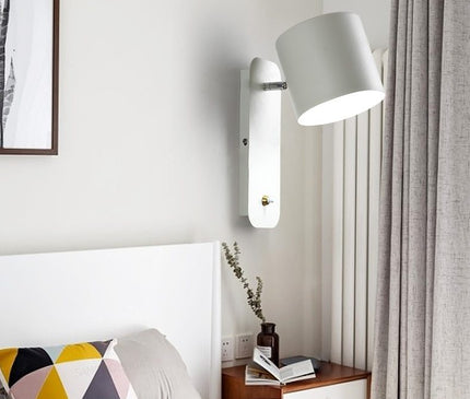Kezaro Treviso Lampe in gray with a modern cylindrical design, featuring a textured surface and sleek base.
