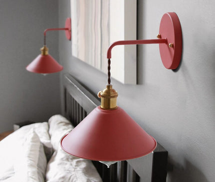 Kezaro Venedig Lampe with green glass and intricate metalwork, decorative table lamp for stylish home lighting.