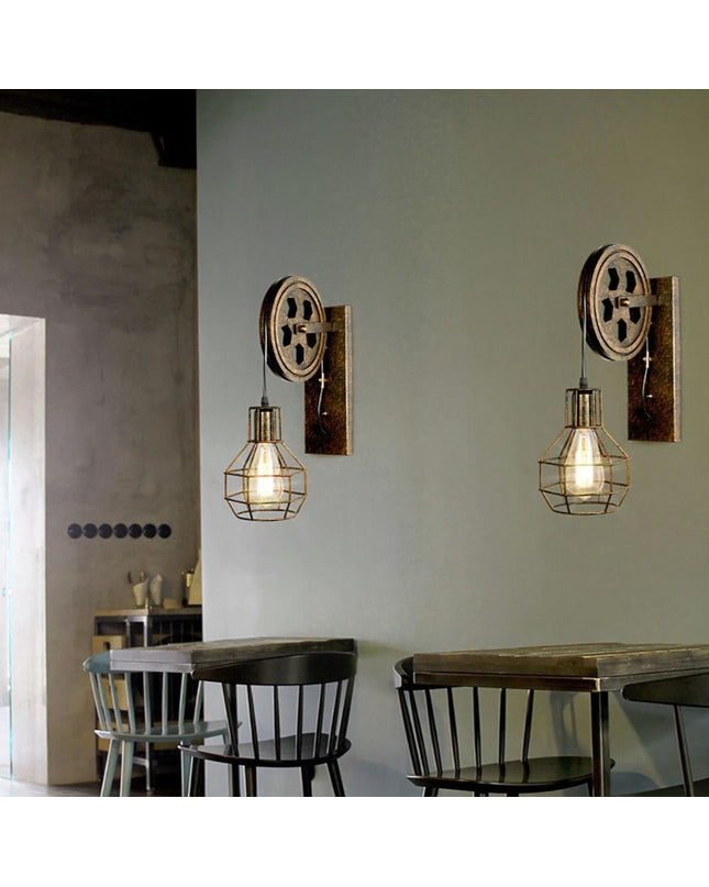 Kezaro Trento Lampe with a round, rust-colored metal frame and modern design, standing on a wooden surface.
