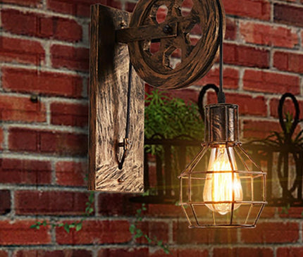 Kezaro Trento Lampe with a white shade and wooden base, modern table lamp design for stylish interior lighting.