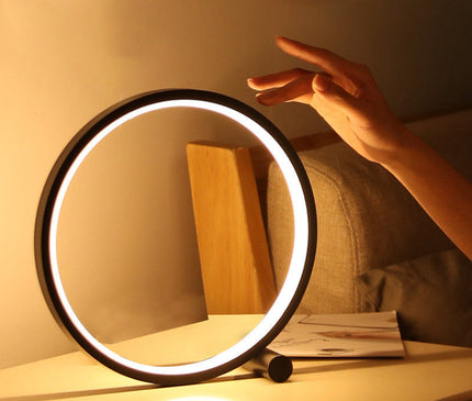 Kezaro Verona Lampe in black with warm white light, featuring a modern minimalist design and sleek finish.