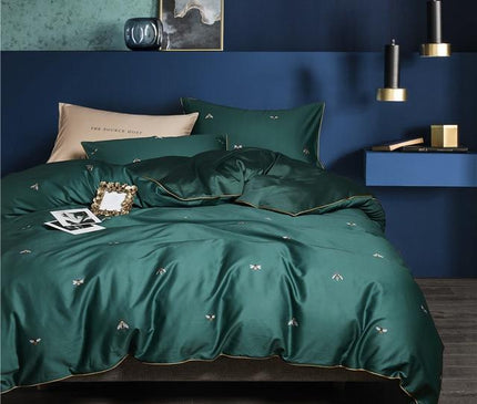 Kezaro Trieste bed linen set with a fitted sheet, duvet cover, and pillowcases in a 4-piece design, featuring elegant patterns.