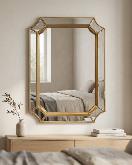 Mira Wandspiegel in Gold im Schlafzimmer